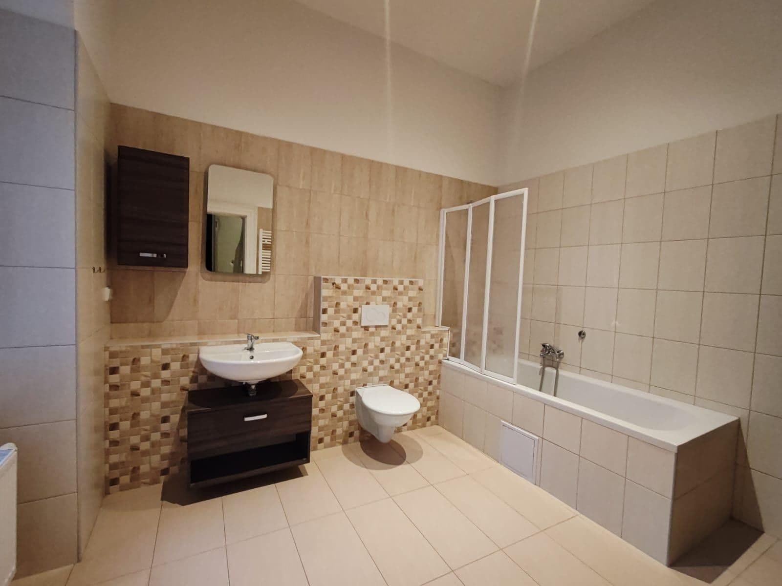 3 bedroom with open-plan kitchen flat to rent, 135 m², Mělnická, Prague, Prague 3 bedroom with open-plan kitchen flat to rent, 135 m², Mělnická, Prague, Prague