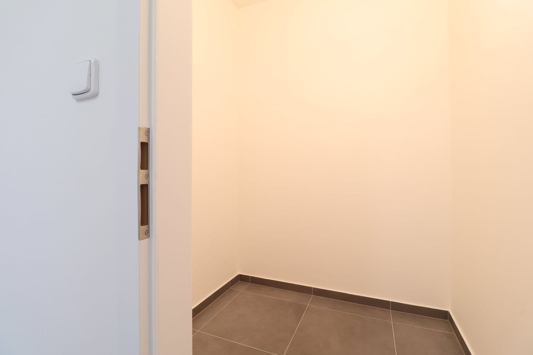 Studio flat to rent, 53 m², náměstí Olgy Scheinpflugové, Prague, Prague Studio flat to rent, 53 m², náměstí Olgy Scheinpflugové, Prague, Prague
