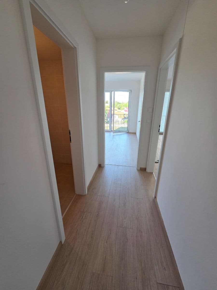 1 bedroom with open-plan kitchen flat to rent, 41 m², Cihlářská, Hostivice, Středočeský Region 1 bedroom with open-plan kitchen flat to rent, 41 m², Cihlářská, Hostivice, Středočeský Region