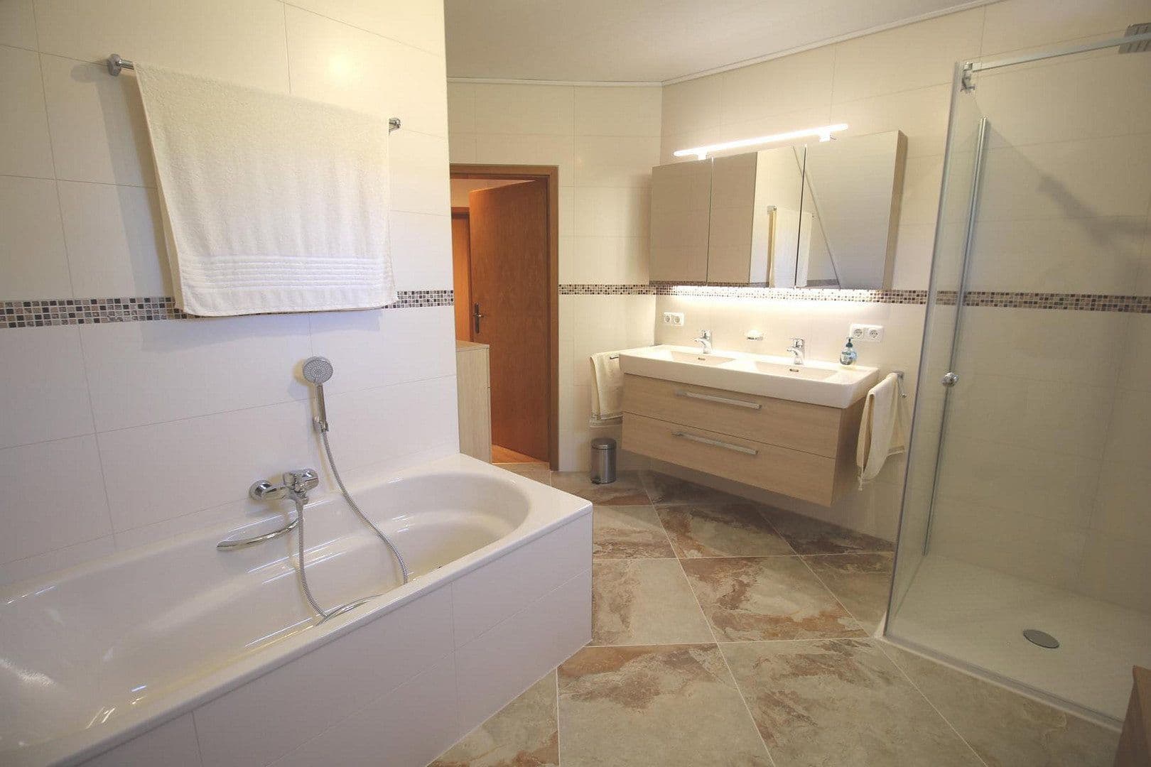 house for sale, 165 m², Immenhausen, Hesse house for sale, 165 m², Immenhausen, Hesse