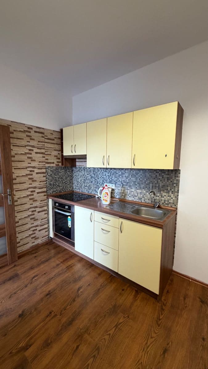 1 bedroom flat to rent, 35 m², Postoloprtská, Louny, Ústecký Region 1 bedroom flat to rent, 35 m², Postoloprtská, Louny, Ústecký Region