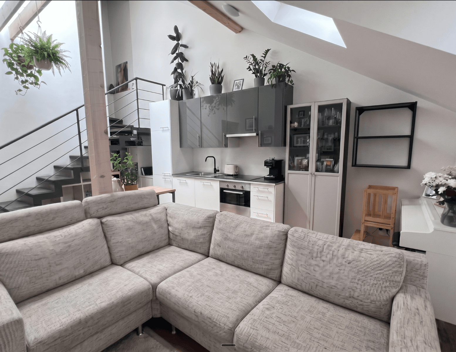 3 bedroom with open-plan kitchen flat to rent, 99 m², Drtinova, Prague, Prague 3 bedroom with open-plan kitchen flat to rent, 99 m², Drtinova, Prague, Prague