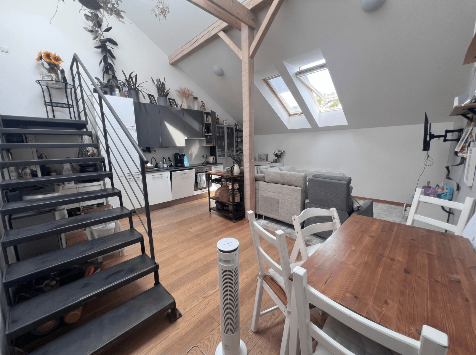 3 bedroom with open-plan kitchen flat to rent, 99 m², Drtinova, Prague, Prague 3 bedroom with open-plan kitchen flat to rent, 99 m², Drtinova, Prague, Prague