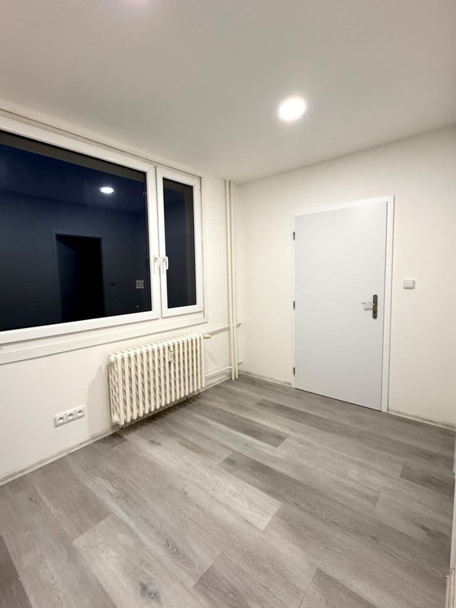 4 bedroom with open-plan kitchen flat to rent, 80 m², Na Pískovně, Liberec, Liberecký Region 4 bedroom with open-plan kitchen flat to rent, 80 m², Na Pískovně, Liberec, Liberecký Region
