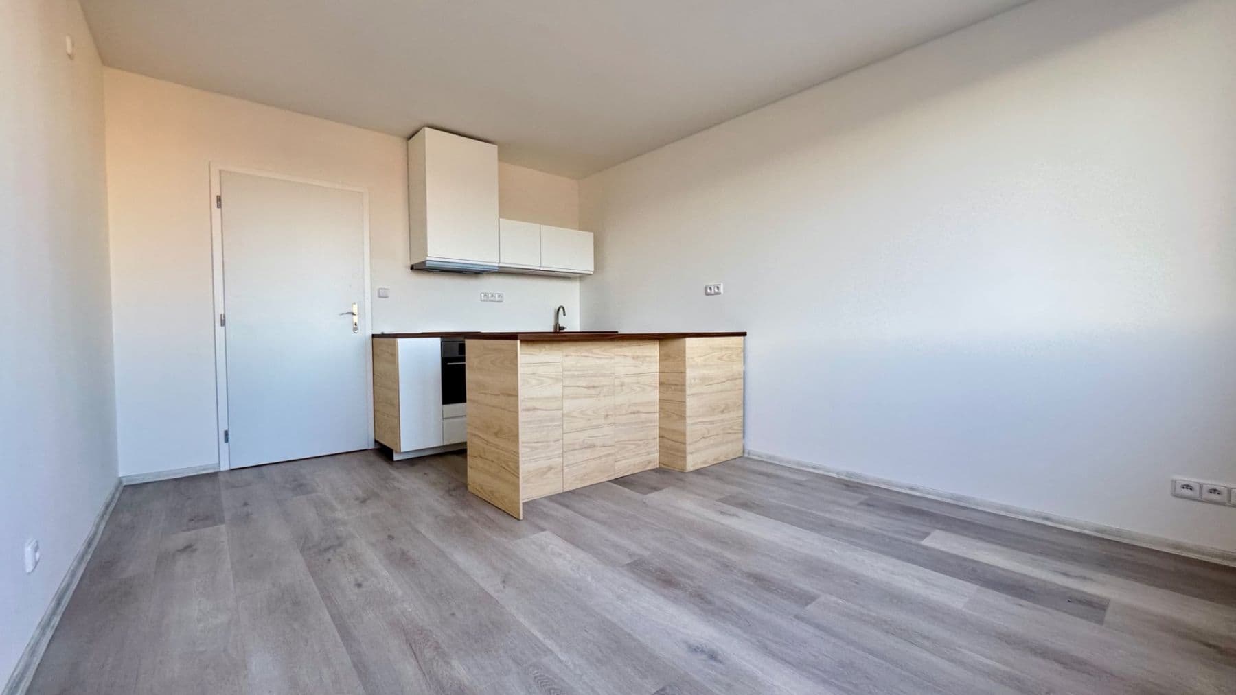 4 bedroom with open-plan kitchen flat to rent, 80 m², Na Pískovně, Liberec, Liberecký Region 4 bedroom with open-plan kitchen flat to rent, 80 m², Na Pískovně, Liberec, Liberecký Region
