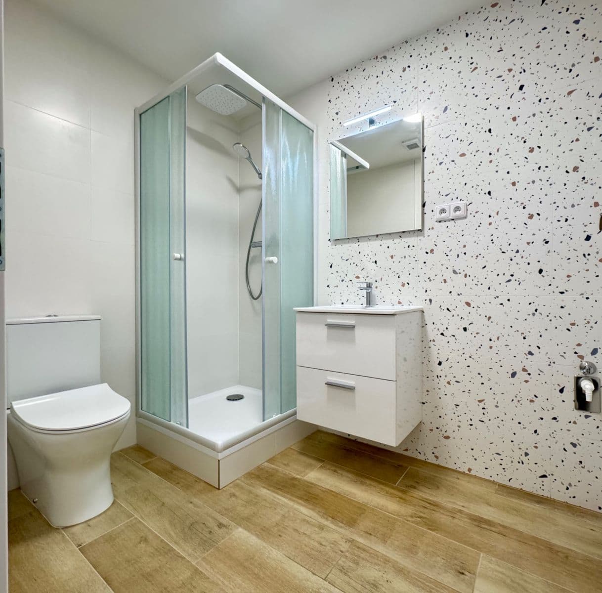 4 bedroom with open-plan kitchen flat to rent, 80 m², Na Pískovně, Liberec, Liberecký Region 4 bedroom with open-plan kitchen flat to rent, 80 m², Na Pískovně, Liberec, Liberecký Region