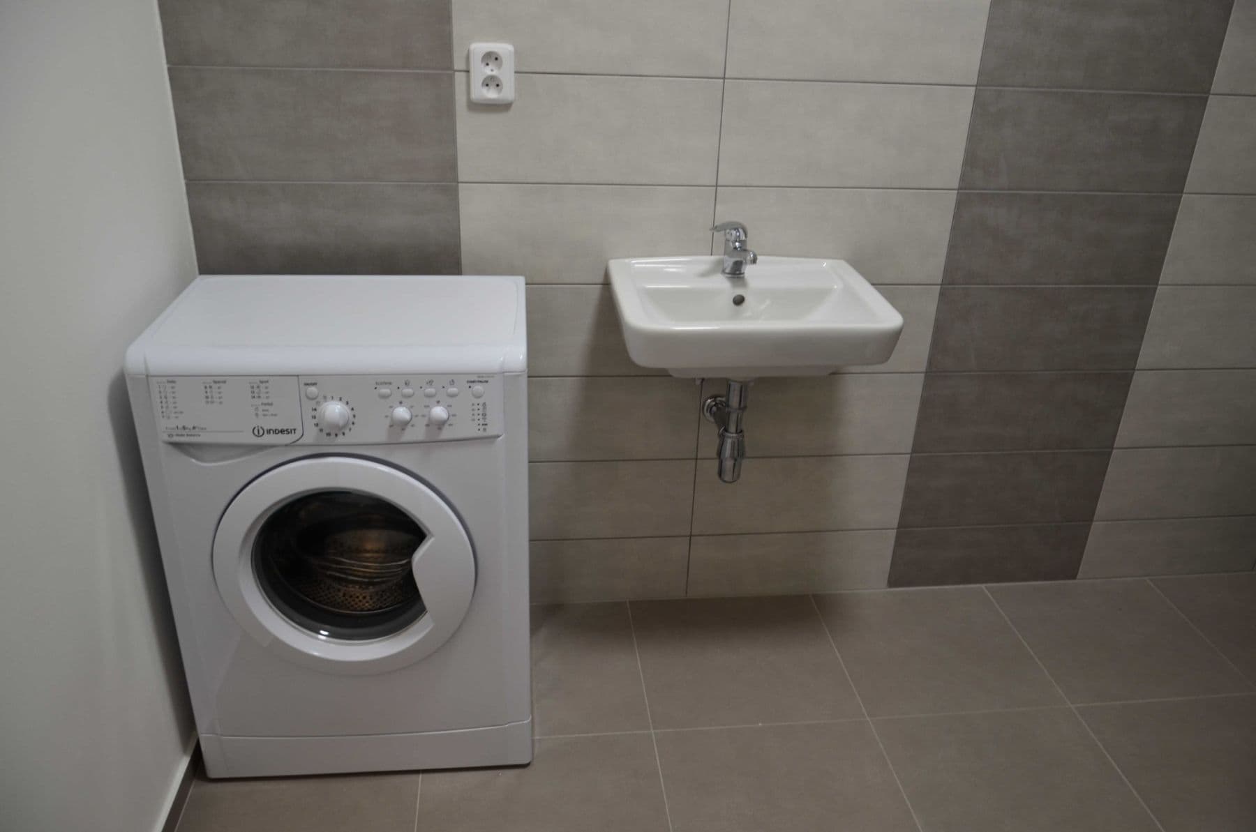 1 bedroom with open-plan kitchen flat to rent, 43 m², Šafaříkova, Brno, Jihomoravský Region 1 bedroom with open-plan kitchen flat to rent, 43 m², Šafaříkova, Brno, Jihomoravský Region