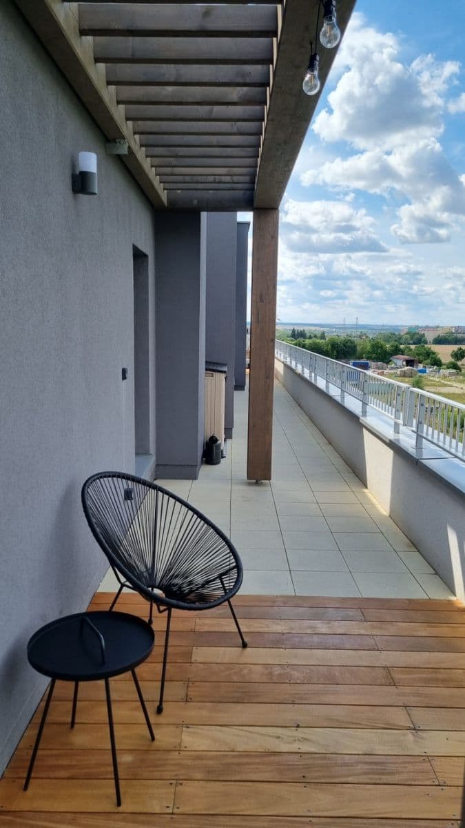 2 bedroom with open-plan kitchen flat to rent, 99 m², K Beranovu, Prague, Prague 2 bedroom with open-plan kitchen flat to rent, 99 m², K Beranovu, Prague, Prague