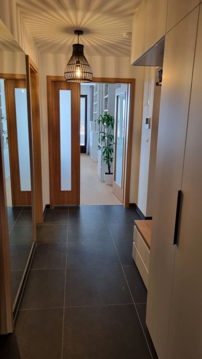 2 bedroom with open-plan kitchen flat to rent, 99 m², K Beranovu, Prague, Prague 2 bedroom with open-plan kitchen flat to rent, 99 m², K Beranovu, Prague, Prague
