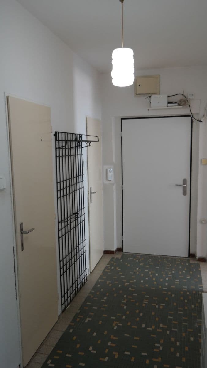 2 bedroom with open-plan kitchen flat to rent, 70 m², K Lánu, Prague, Prague 2 bedroom with open-plan kitchen flat to rent, 70 m², K Lánu, Prague, Prague