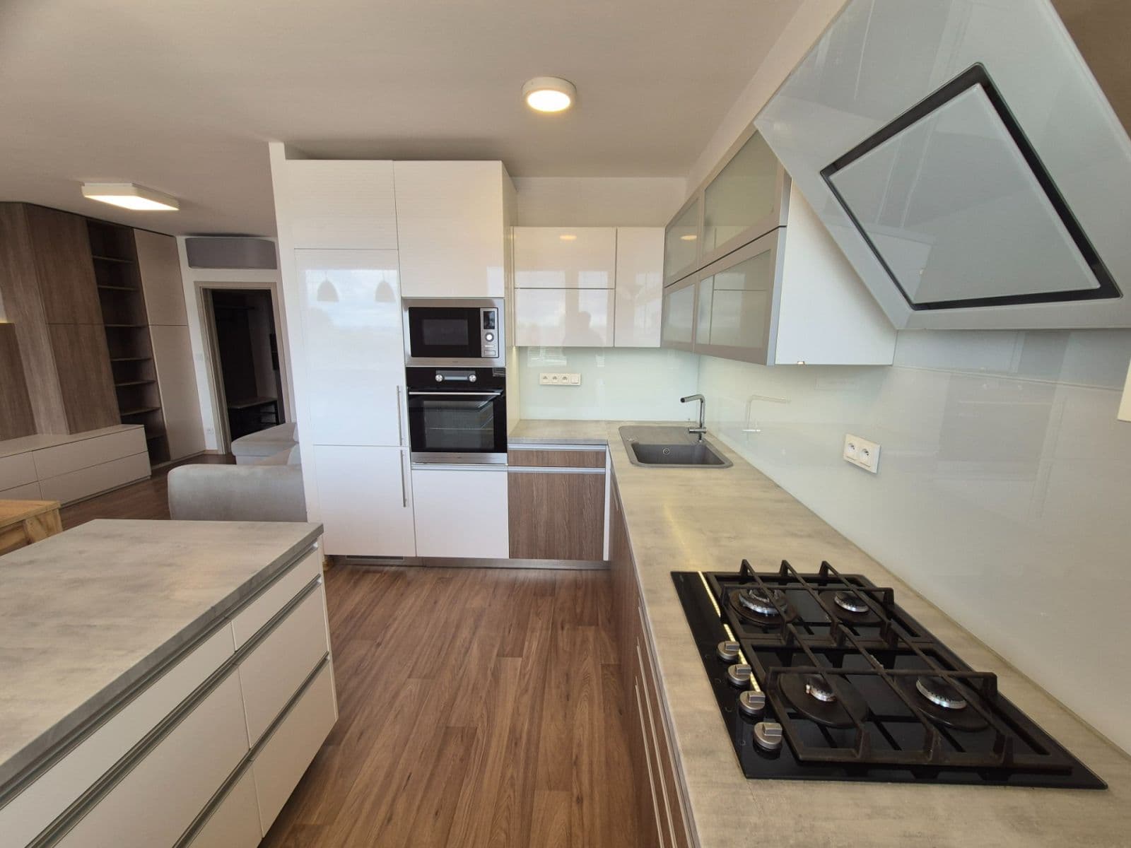 2 bedroom with open-plan kitchen flat to rent, 69 m², Prosecká, Prague, Prague 2 bedroom with open-plan kitchen flat to rent, 69 m², Prosecká, Prague, Prague