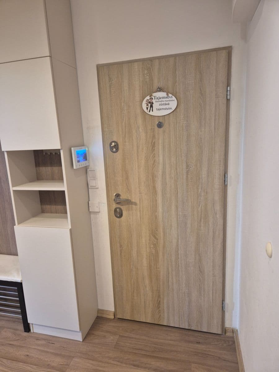 2 bedroom with open-plan kitchen flat to rent, 69 m², Prosecká, Prague, Prague 2 bedroom with open-plan kitchen flat to rent, 69 m², Prosecká, Prague, Prague