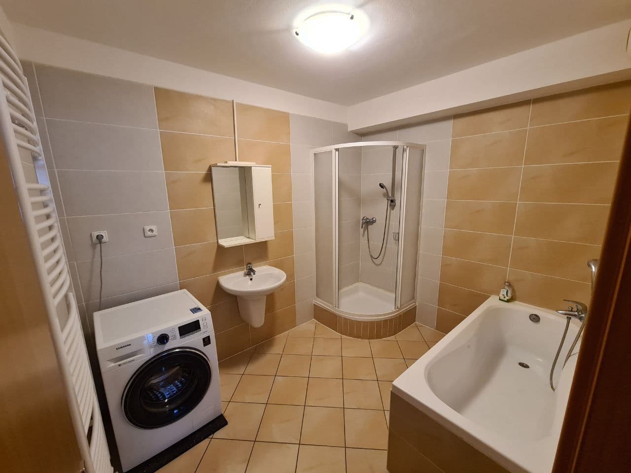 2 bedroom with open-plan kitchen flat to rent, 105 m², Vodní, Brno, Jihomoravský Region 2 bedroom with open-plan kitchen flat to rent, 105 m², Vodní, Brno, Jihomoravský Region