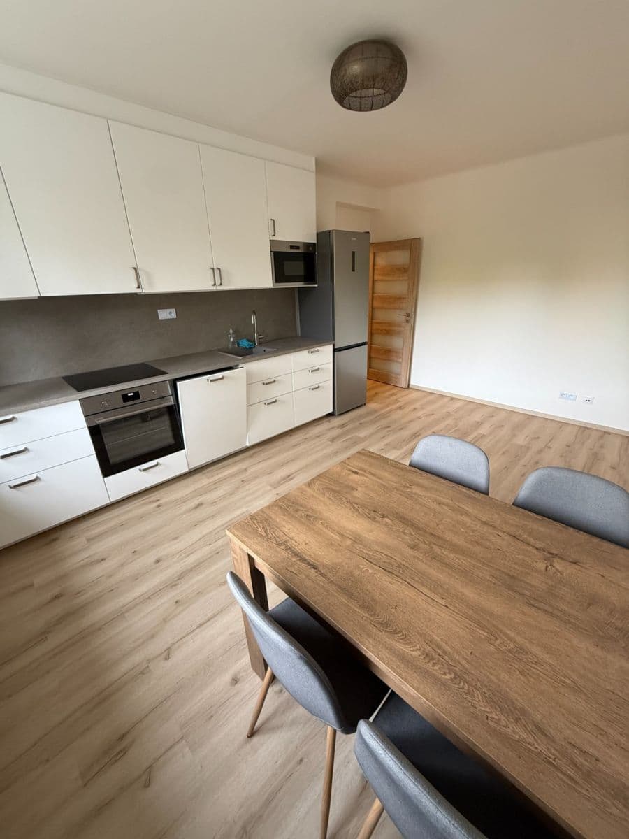 2 bedroom with open-plan kitchen flat to rent, 54 m², náměstí Na Balabence, Prague, Prague 2 bedroom with open-plan kitchen flat to rent, 54 m², náměstí Na Balabence, Prague, Prague