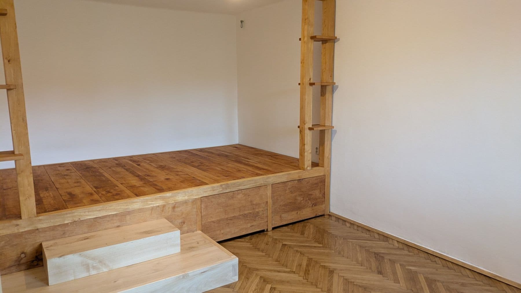 1 bedroom with open-plan kitchen flat to rent, 64 m², Biskupcova, Prague, Prague 1 bedroom with open-plan kitchen flat to rent, 64 m², Biskupcova, Prague, Prague