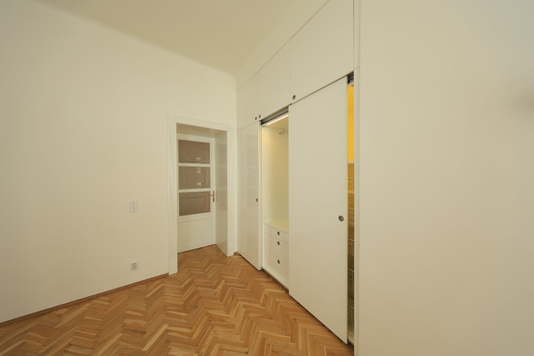 2 bedroom with open-plan kitchen flat for sale, 75 m², Jirečkova, Prague, Prague 2 bedroom with open-plan kitchen flat for sale, 75 m², Jirečkova, Prague, Prague