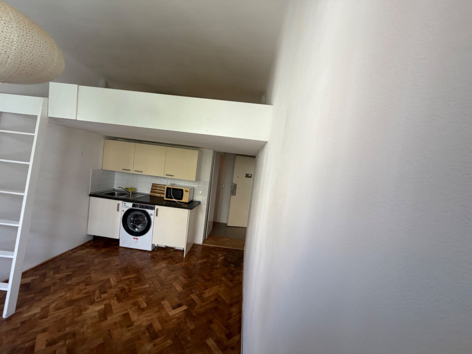 Studio flat to rent, 22 m², Kouřimská, Prague, Prague Studio flat to rent, 22 m², Kouřimská, Prague, Prague