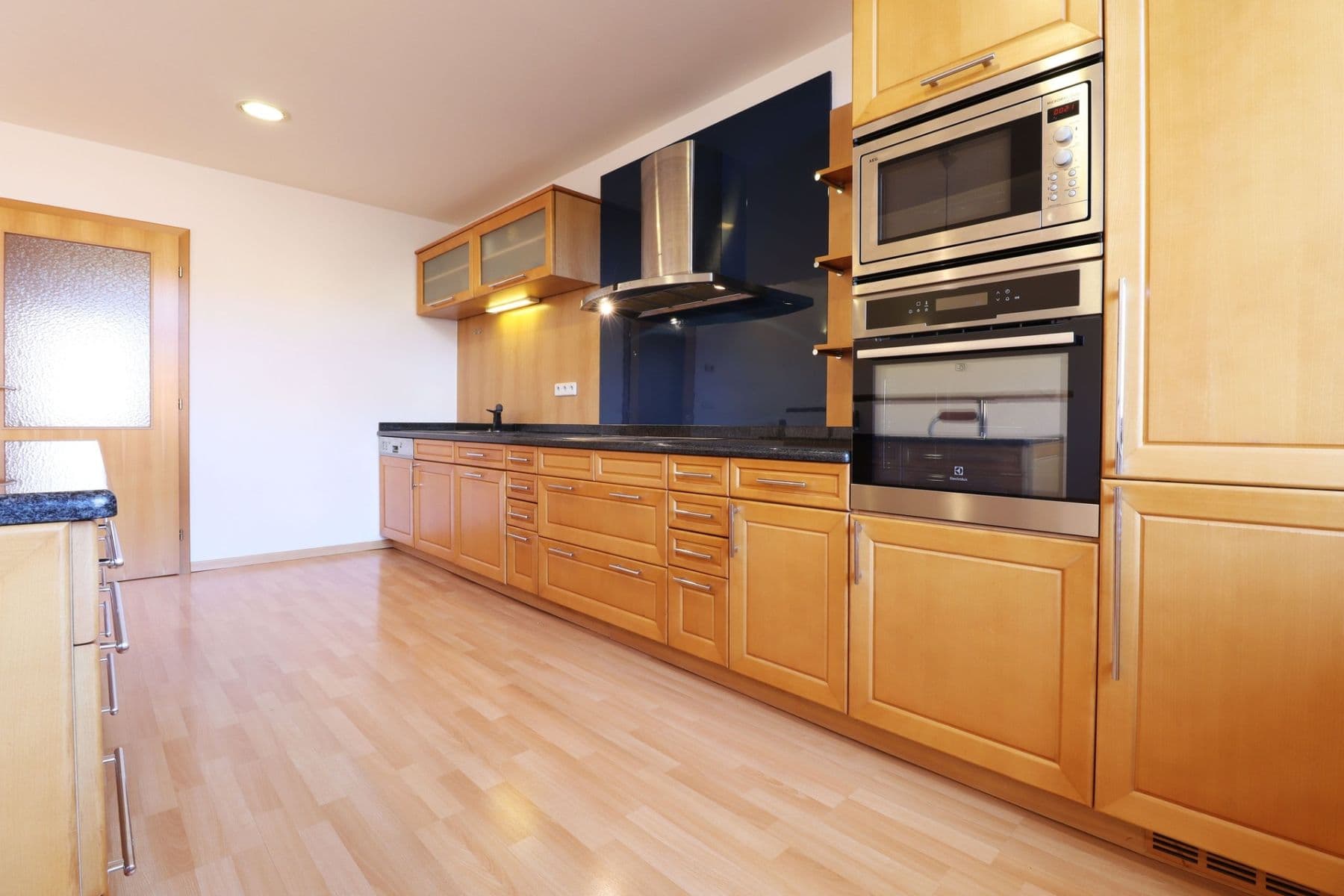 1 bedroom with open-plan kitchen flat to rent, 78 m², Dělnická, Prague, Prague 1 bedroom with open-plan kitchen flat to rent, 78 m², Dělnická, Prague, Prague