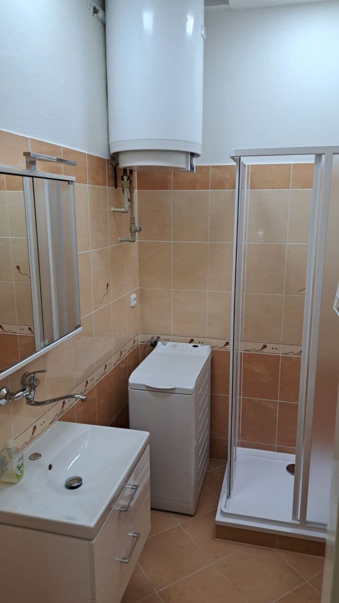 Studio flat to rent, 30 m², Vrchlického, Prague, Prague Studio flat to rent, 30 m², Vrchlického, Prague, Prague
