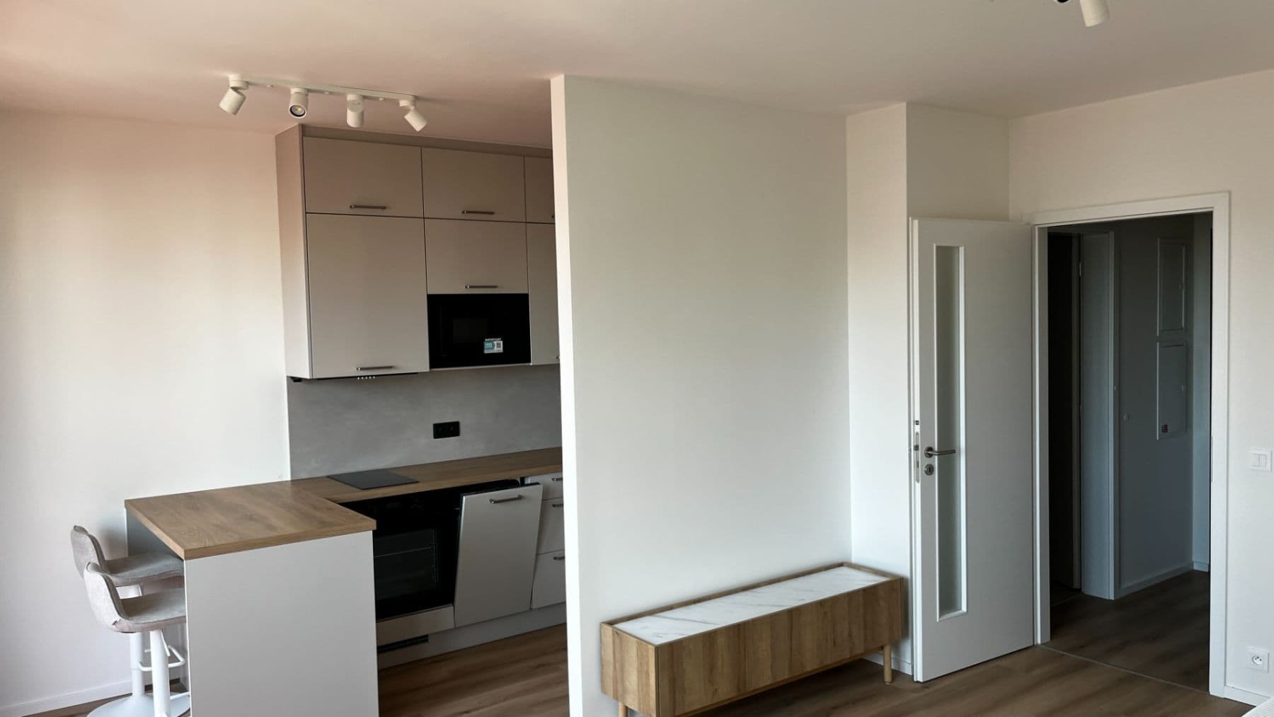 Studio flat to rent, 35 m², Waltariho, Prague, Prague Studio flat to rent, 35 m², Waltariho, Prague, Prague