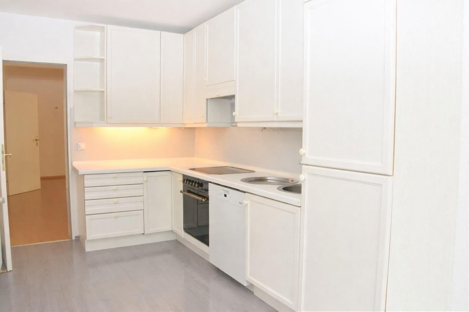 3 bedroom flat to rent, 117 m², Bemediktenwandstraße 5, München, Bavaria 3 bedroom flat to rent, 117 m², Bemediktenwandstraße 5, München, Bavaria