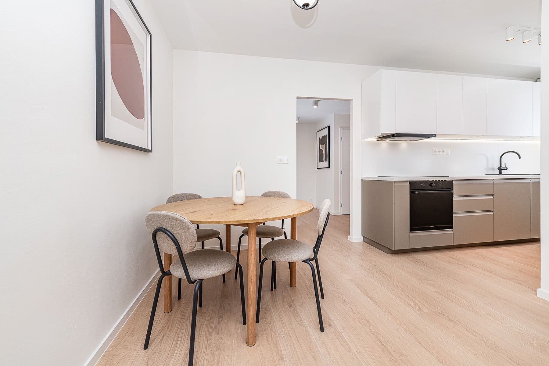 2 bedroom with open-plan kitchen flat for sale, 87 m², Komunardů, Prague, Prague 2 bedroom with open-plan kitchen flat for sale, 87 m², Komunardů, Prague, Prague