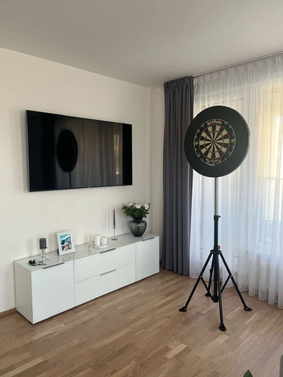 2 bedroom with open-plan kitchen flat to rent, 75 m², Wassermannova, Prague, Prague 2 bedroom with open-plan kitchen flat to rent, 75 m², Wassermannova, Prague, Prague