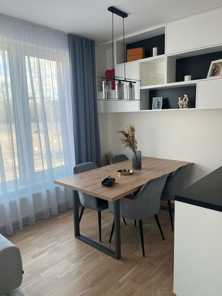 2 bedroom with open-plan kitchen flat to rent, 75 m², Wassermannova, Prague, Prague 2 bedroom with open-plan kitchen flat to rent, 75 m², Wassermannova, Prague, Prague