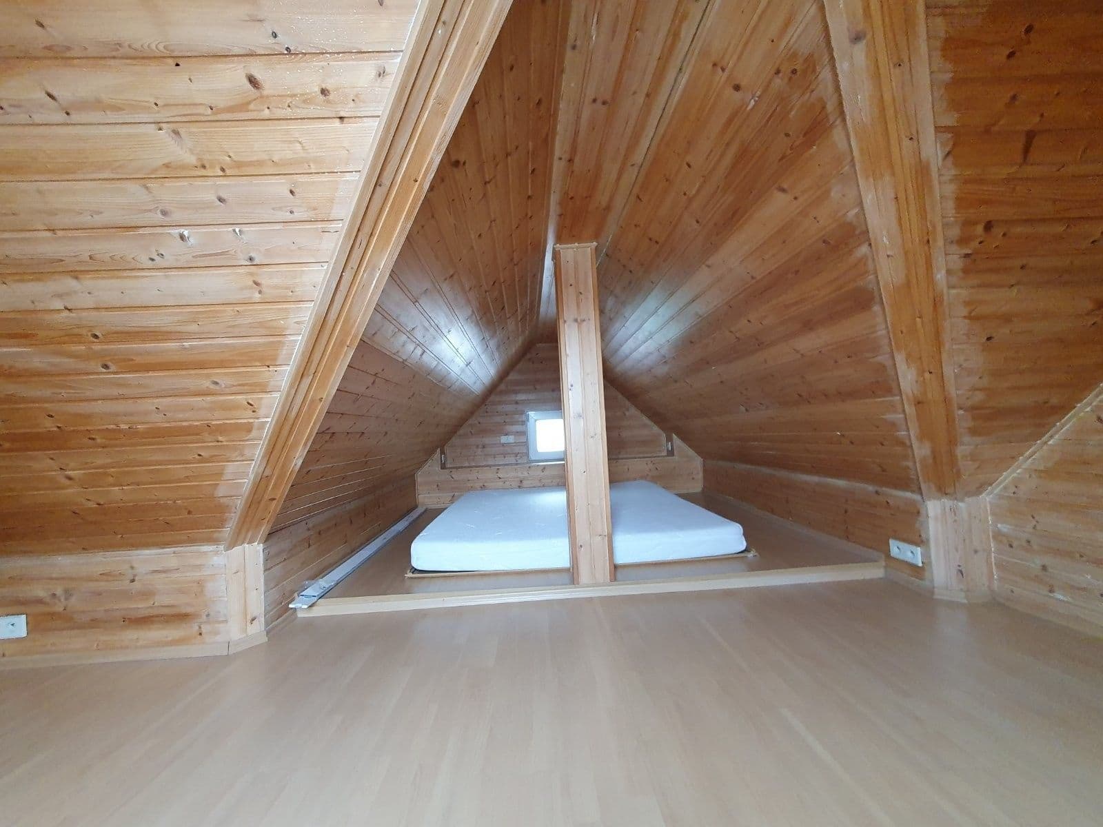 2 bedroom with open-plan kitchen flat to rent, 80 m², U Stojanu, Prague, Prague 2 bedroom with open-plan kitchen flat to rent, 80 m², U Stojanu, Prague, Prague