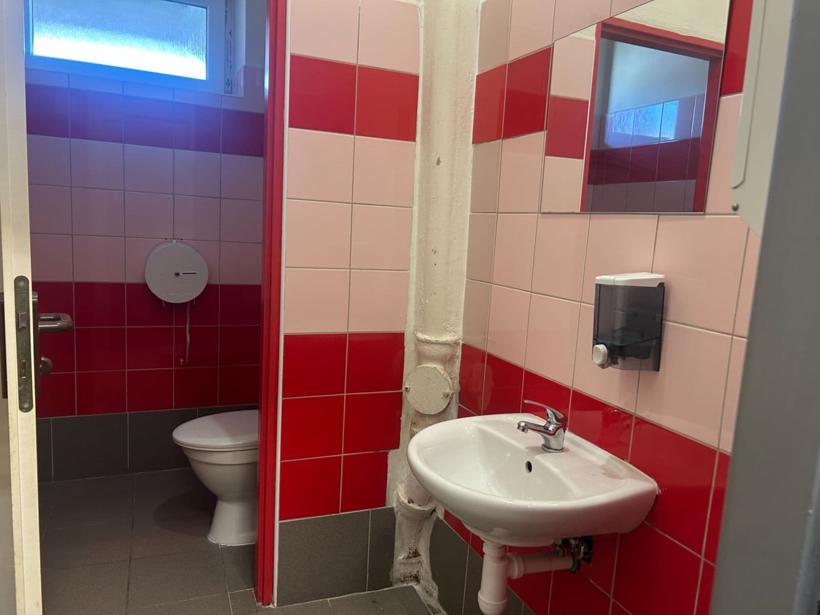 non-residential property to rent, 261 m², Plynárenská, Teplice, Ústecký Region non-residential property to rent, 261 m², Plynárenská, Teplice, Ústecký Region
