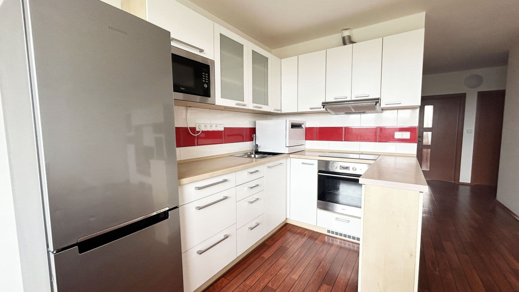 2 bedroom with open-plan kitchen flat to rent, 66 m², Katovická, Prague, Prague 2 bedroom with open-plan kitchen flat to rent, 66 m², Katovická, Prague, Prague
