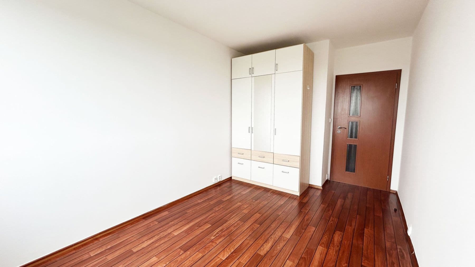 2 bedroom with open-plan kitchen flat to rent, 66 m², Katovická, Prague, Prague 2 bedroom with open-plan kitchen flat to rent, 66 m², Katovická, Prague, Prague