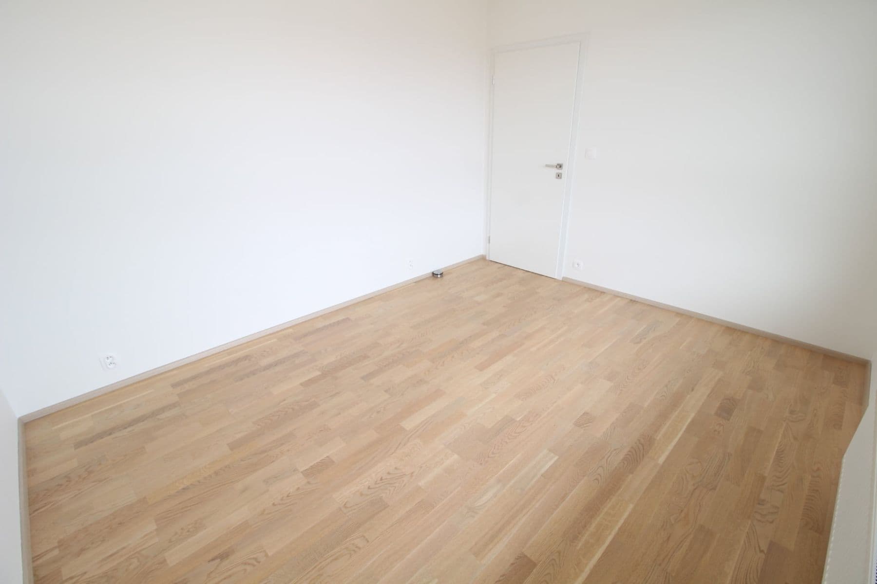 2 bedroom with open-plan kitchen flat to rent, 98 m², Zlochova, Prague, Prague 2 bedroom with open-plan kitchen flat to rent, 98 m², Zlochova, Prague, Prague