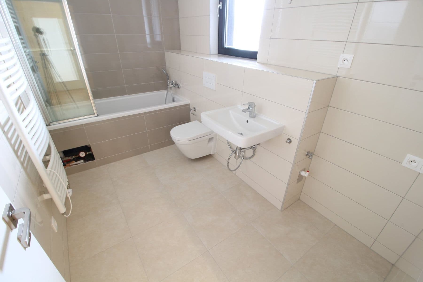 2 bedroom with open-plan kitchen flat to rent, 98 m², Zlochova, Prague, Prague 2 bedroom with open-plan kitchen flat to rent, 98 m², Zlochova, Prague, Prague