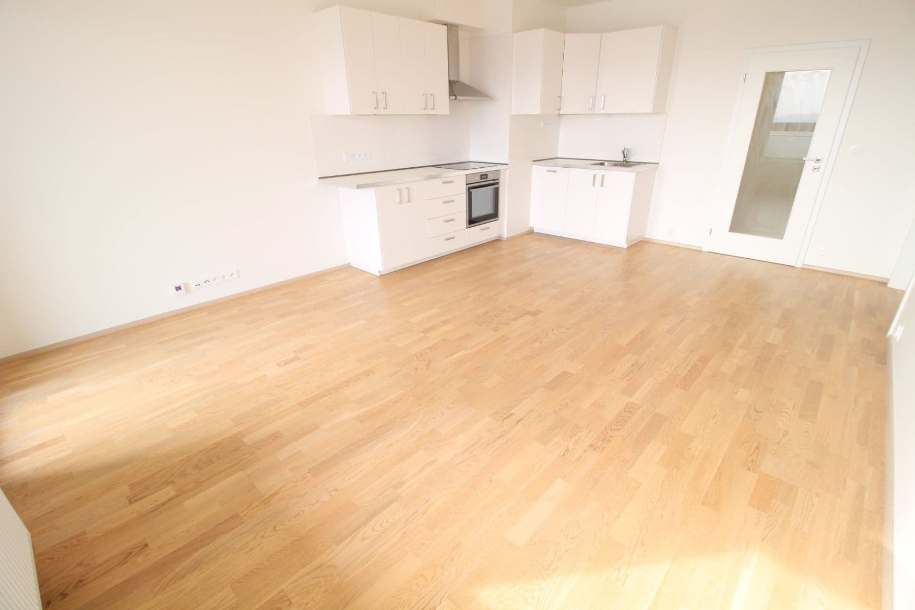 2 bedroom with open-plan kitchen flat to rent, 98 m², Zlochova, Prague, Prague 2 bedroom with open-plan kitchen flat to rent, 98 m², Zlochova, Prague, Prague
