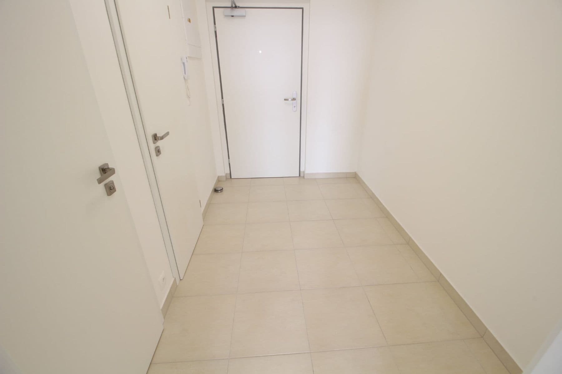 2 bedroom with open-plan kitchen flat to rent, 98 m², Zlochova, Prague, Prague 2 bedroom with open-plan kitchen flat to rent, 98 m², Zlochova, Prague, Prague