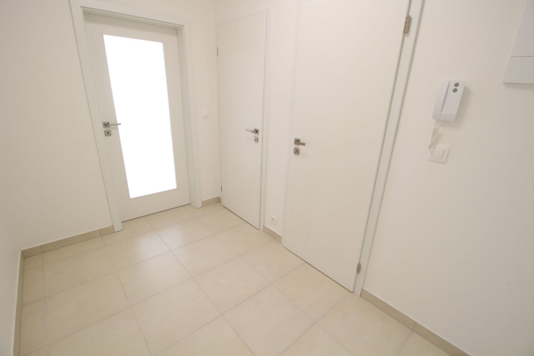 2 bedroom with open-plan kitchen flat to rent, 98 m², Zlochova, Prague, Prague 2 bedroom with open-plan kitchen flat to rent, 98 m², Zlochova, Prague, Prague