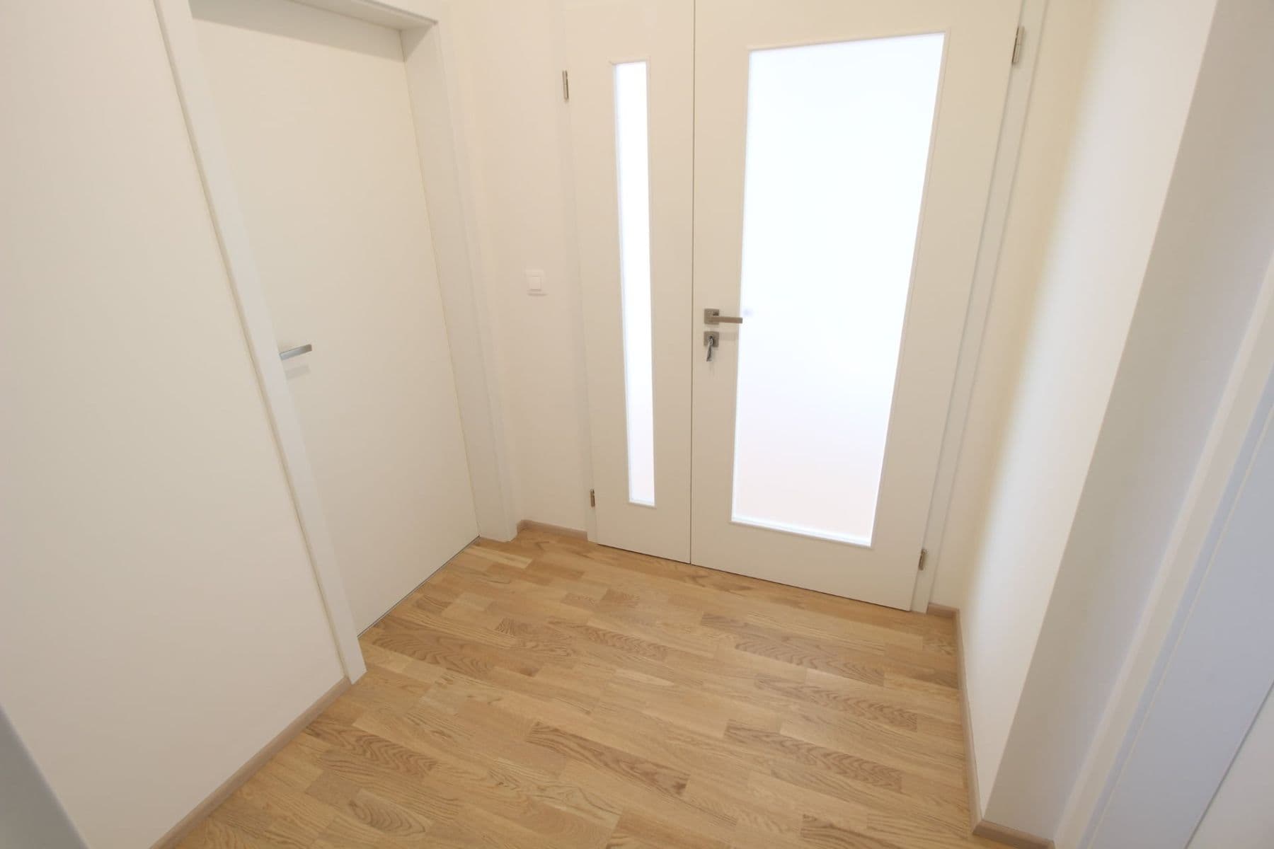 2 bedroom with open-plan kitchen flat to rent, 98 m², Zlochova, Prague, Prague 2 bedroom with open-plan kitchen flat to rent, 98 m², Zlochova, Prague, Prague