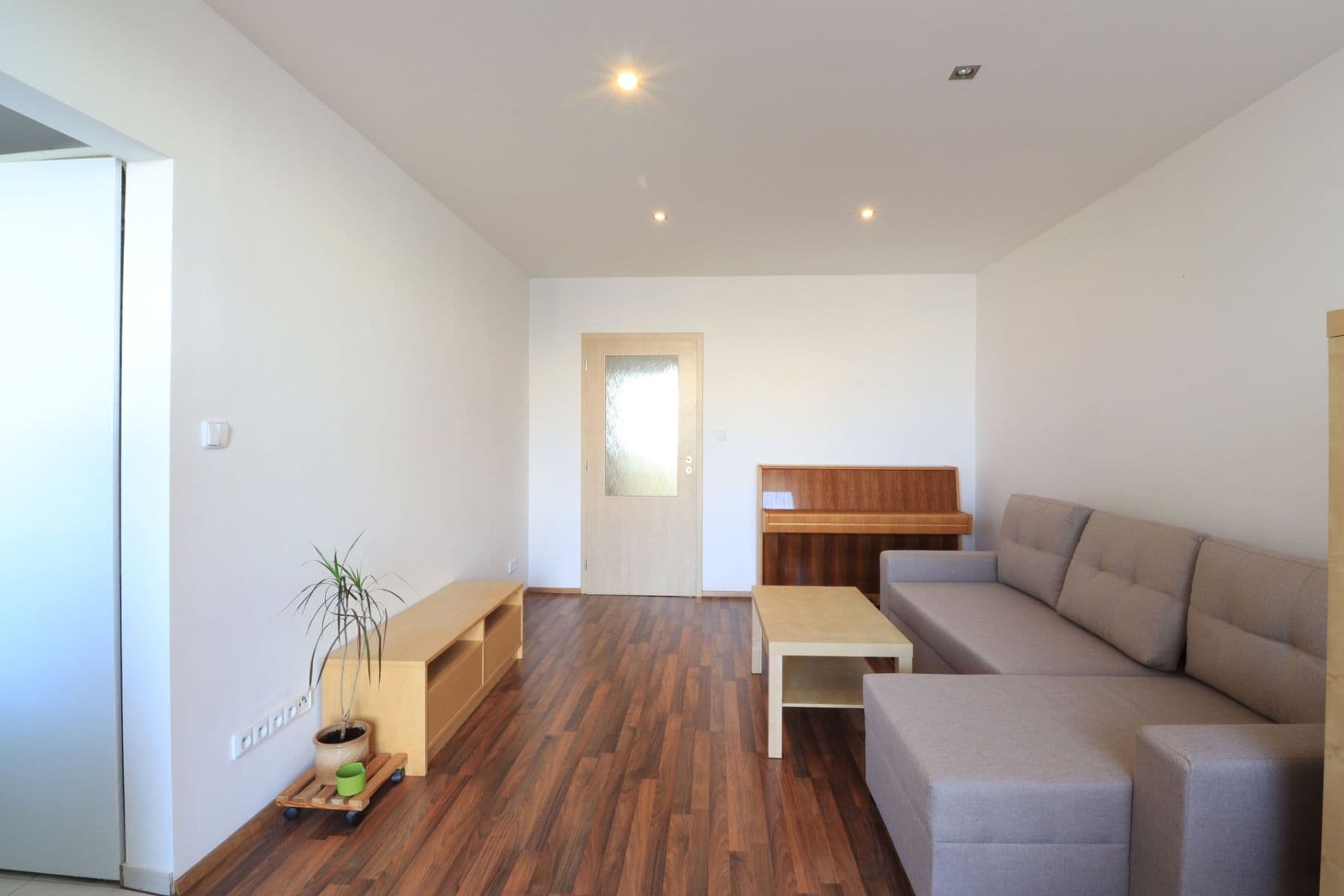3 bedroom flat to rent, 70 m², Benkova, Prague, Prague 3 bedroom flat to rent, 70 m², Benkova, Prague, Prague