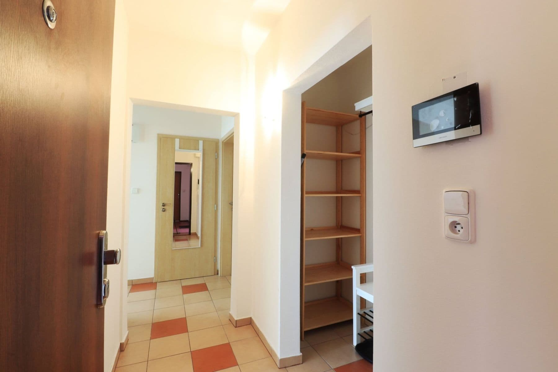 3 bedroom flat to rent, 70 m², Benkova, Prague, Prague 3 bedroom flat to rent, 70 m², Benkova, Prague, Prague
