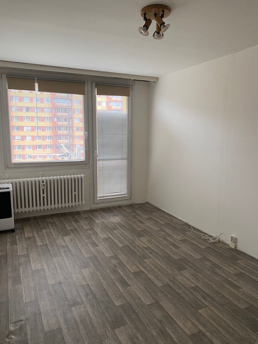 1 bedroom with open-plan kitchen flat to rent, 43 m², Famfulíkova, Prague, Prague 1 bedroom with open-plan kitchen flat to rent, 43 m², Famfulíkova, Prague, Prague