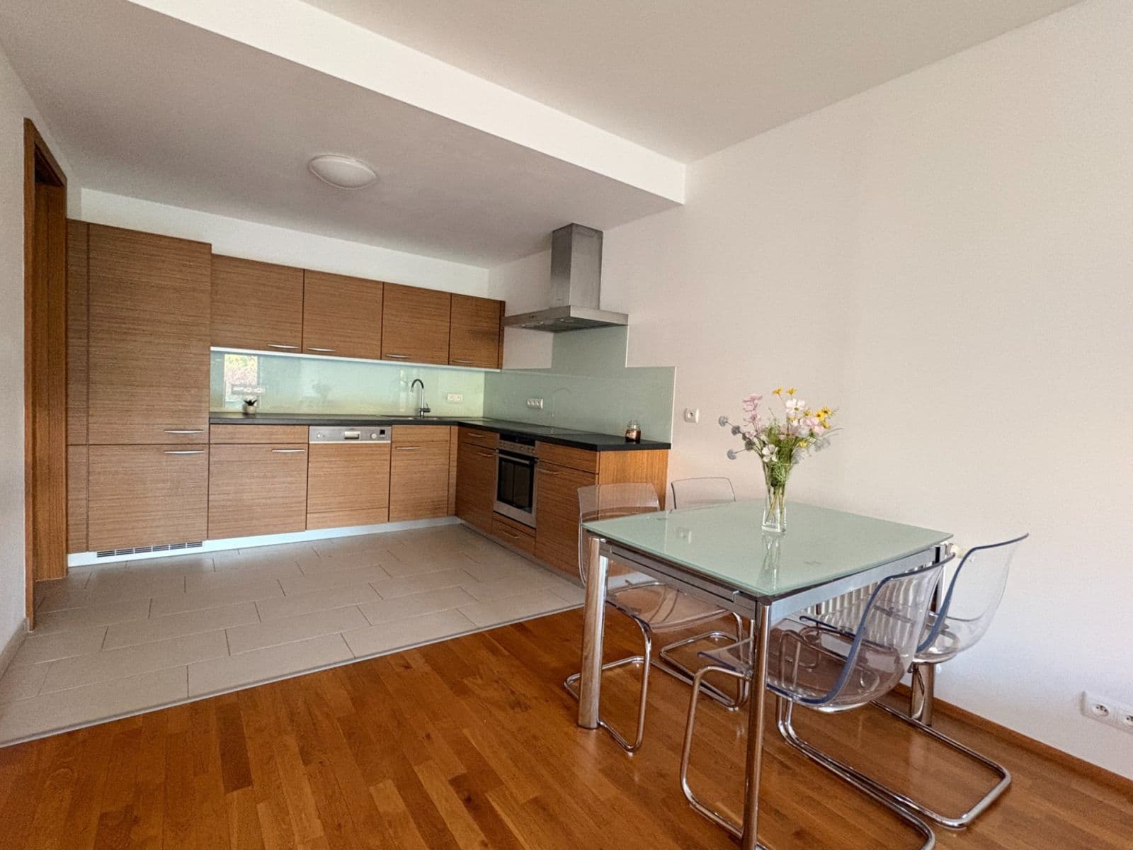 1 bedroom with open-plan kitchen flat to rent, 75 m², Linhartova, Prague, Prague 1 bedroom with open-plan kitchen flat to rent, 75 m², Linhartova, Prague, Prague