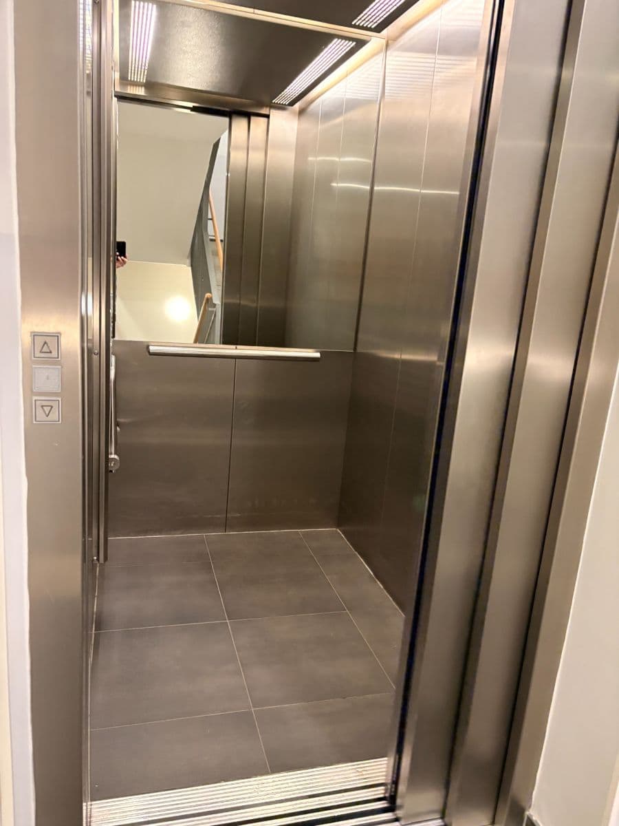1 bedroom with open-plan kitchen flat to rent, 75 m², Linhartova, Prague, Prague 1 bedroom with open-plan kitchen flat to rent, 75 m², Linhartova, Prague, Prague