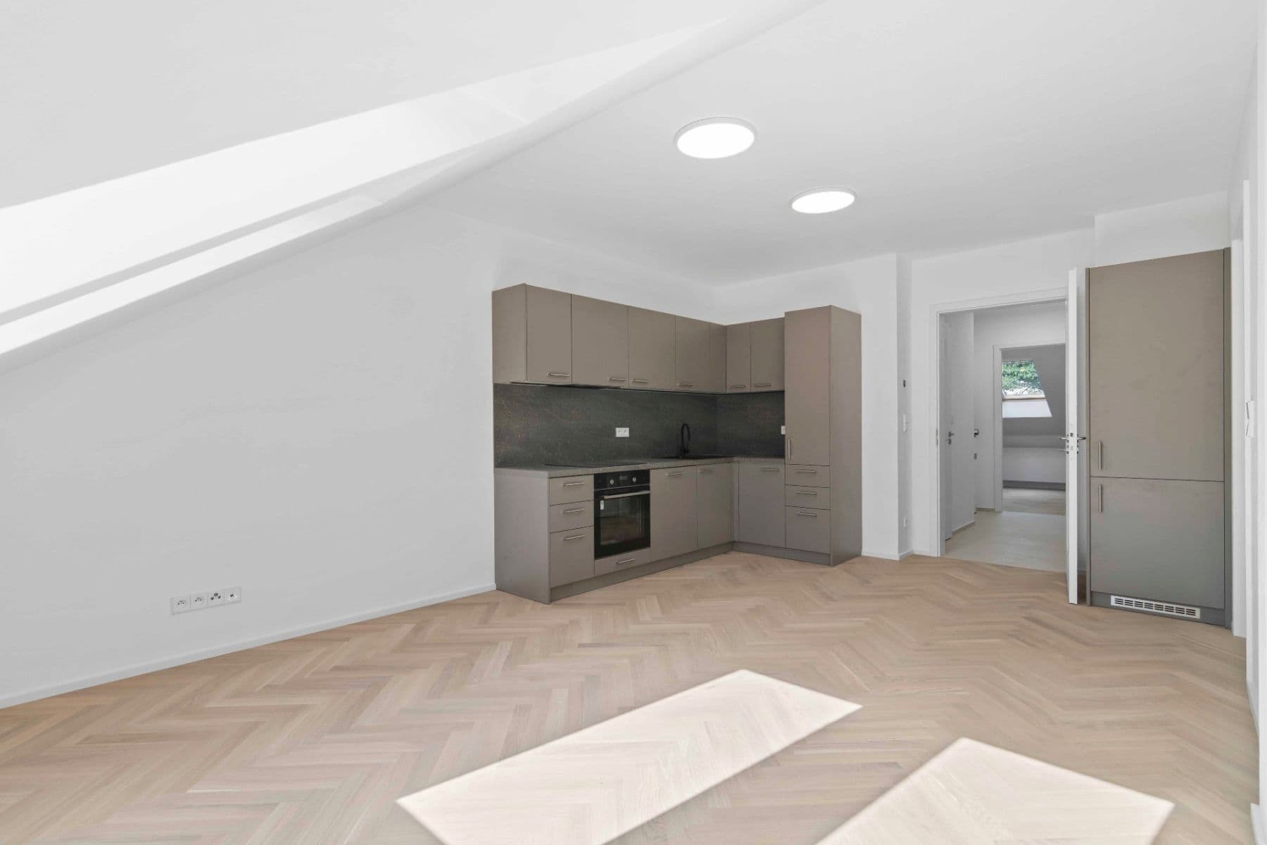 2 bedroom with open-plan kitchen flat to rent, 91 m², Sezimova, Prague, Prague 2 bedroom with open-plan kitchen flat to rent, 91 m², Sezimova, Prague, Prague
