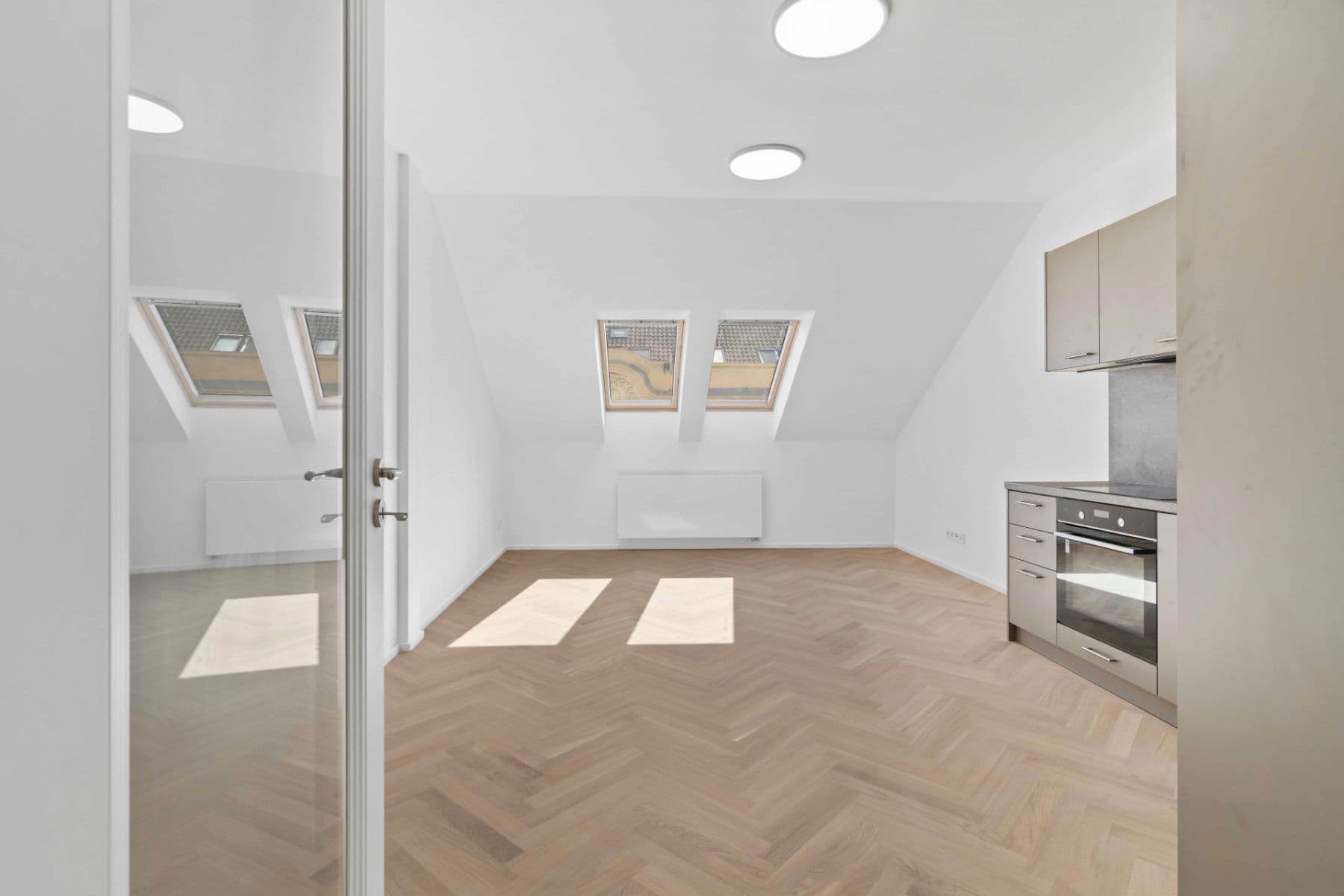 2 bedroom with open-plan kitchen flat to rent, 91 m², Sezimova, Prague, Prague 2 bedroom with open-plan kitchen flat to rent, 91 m², Sezimova, Prague, Prague