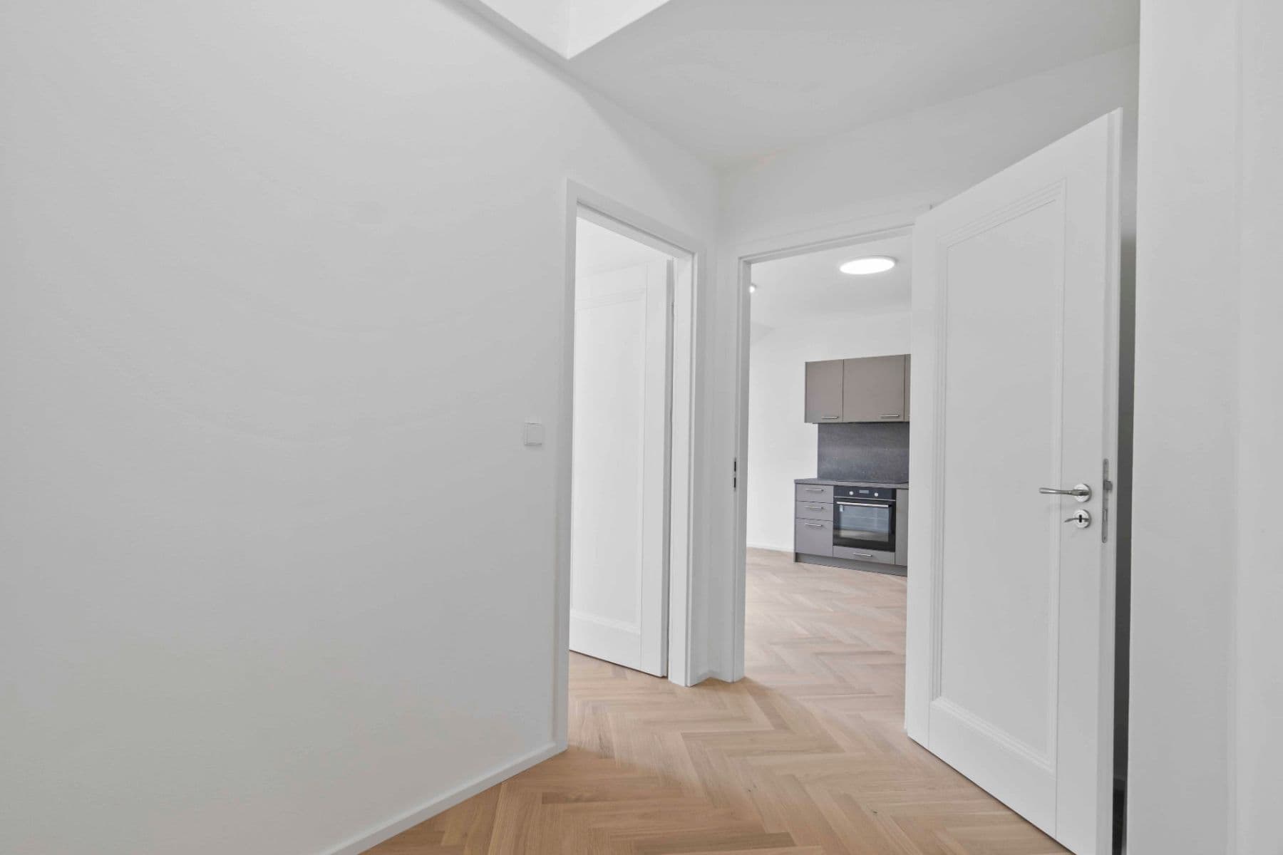 2 bedroom with open-plan kitchen flat to rent, 91 m², Sezimova, Prague, Prague 2 bedroom with open-plan kitchen flat to rent, 91 m², Sezimova, Prague, Prague