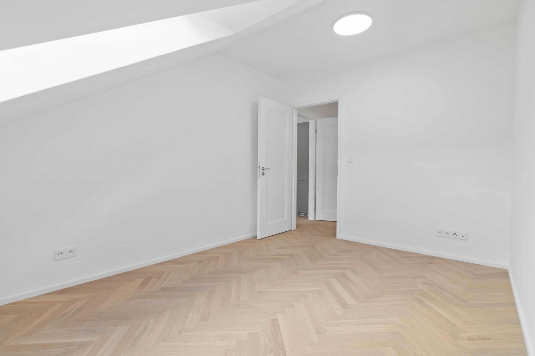 2 bedroom with open-plan kitchen flat to rent, 91 m², Sezimova, Prague, Prague 2 bedroom with open-plan kitchen flat to rent, 91 m², Sezimova, Prague, Prague