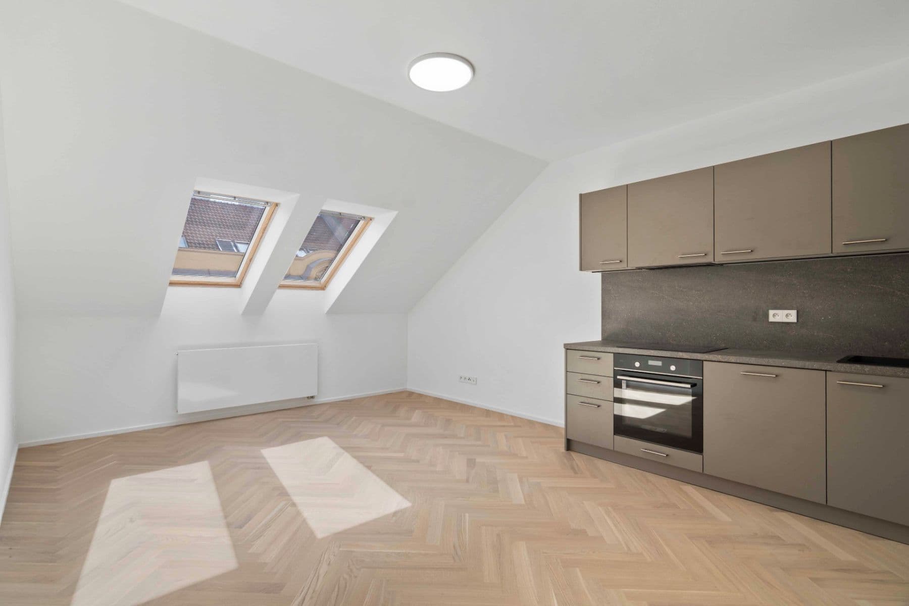 2 bedroom with open-plan kitchen flat to rent, 91 m², Sezimova, Prague, Prague 2 bedroom with open-plan kitchen flat to rent, 91 m², Sezimova, Prague, Prague
