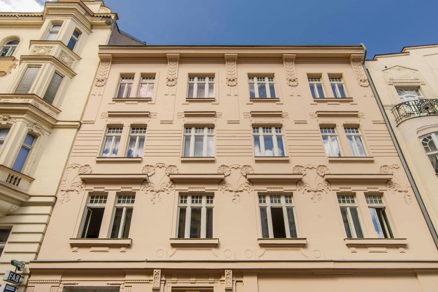 2 bedroom with open-plan kitchen flat to rent, 91 m², Sezimova, Prague, Prague 2 bedroom with open-plan kitchen flat to rent, 91 m², Sezimova, Prague, Prague