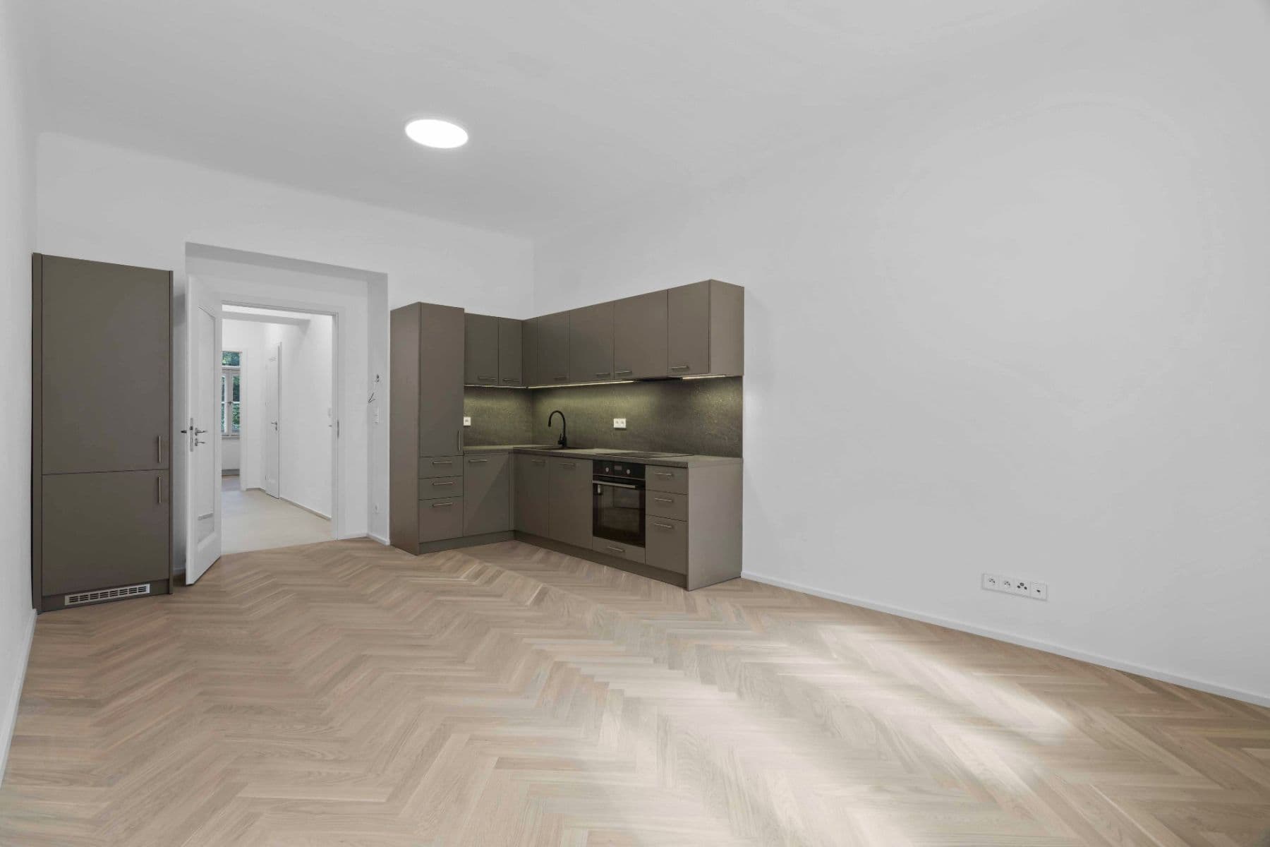 3 bedroom with open-plan kitchen flat to rent, 87 m², Sezimova, Prague, Prague 3 bedroom with open-plan kitchen flat to rent, 87 m², Sezimova, Prague, Prague